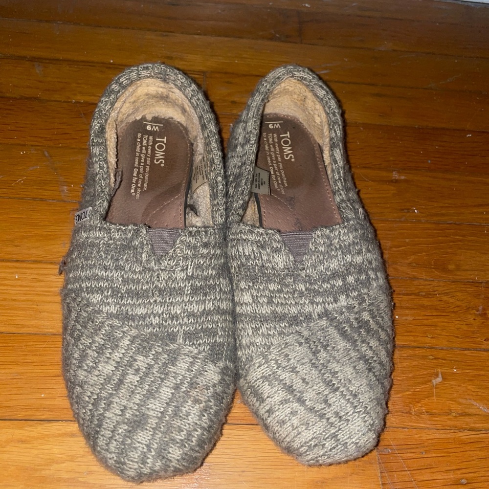 TOMS women’s  Knit Patterned Slip-Ons